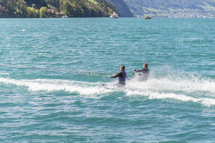 体育mk-“快艇冲浪：东三叉湖赛场极速角逐，掀起水上运动的新浪潮”